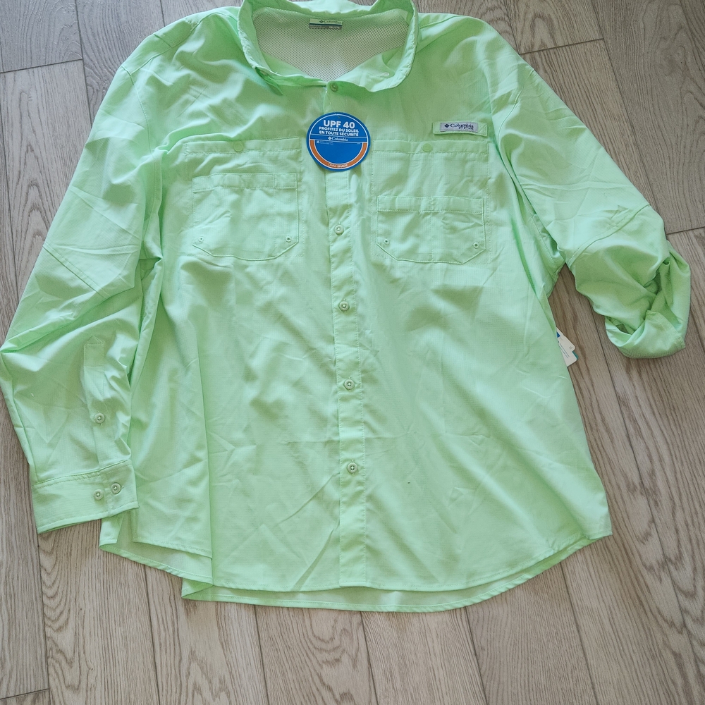 Columbia Light Green Button-Up Shirt